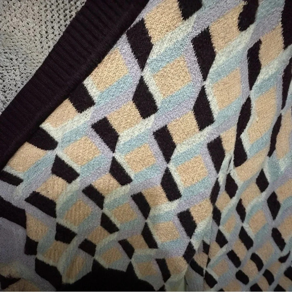 082 Forever 21 | EUC Geometric Purple V-Neck Cropped Sweater (Size S) - Picture 4 of 8